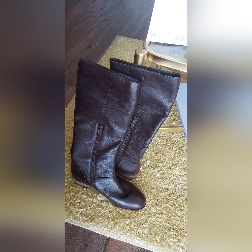 Bootiful Brown Brand New Boots. Size 9.5. Leather upper and soles. Nice quality